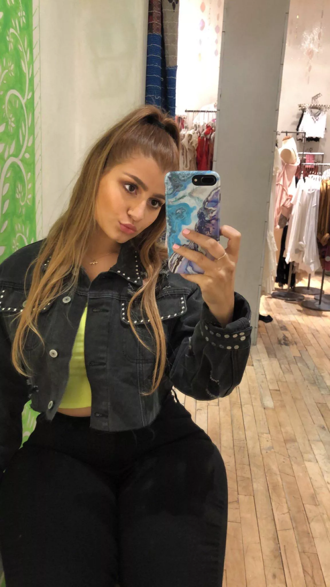 Looking for hung bull (7.5 in+) that can jerk til you cum to my slut or that can jerk/cock tribute her.. Kik-Xbein send age and live pic posted by xbein