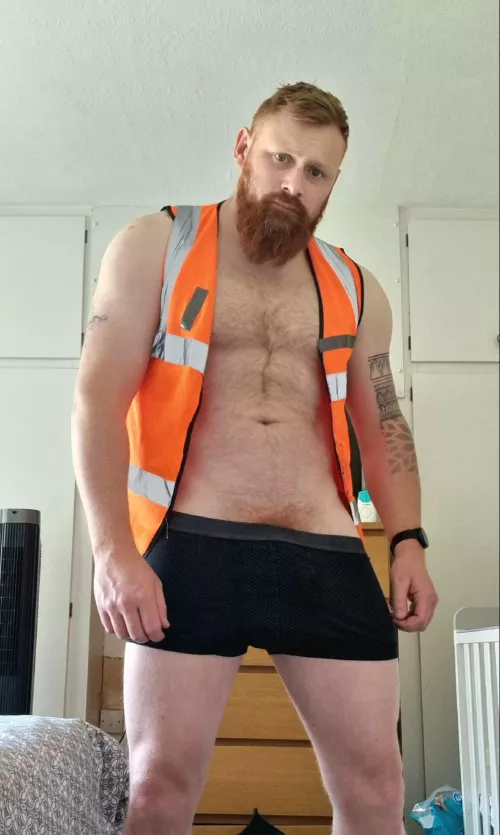 looking for my hard hat 😉👷‍♂️ by sfp_gho57