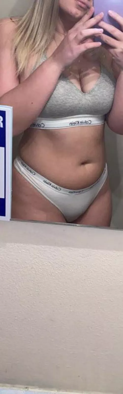 Looking for someone to caption my girl by manicmonday01