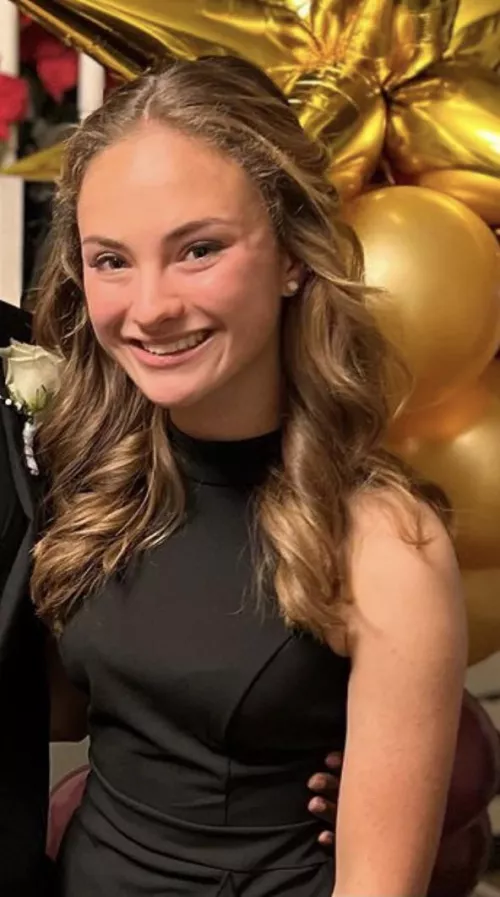 Looking for someone to jerk to my t33n gf, message me by shessohot1899