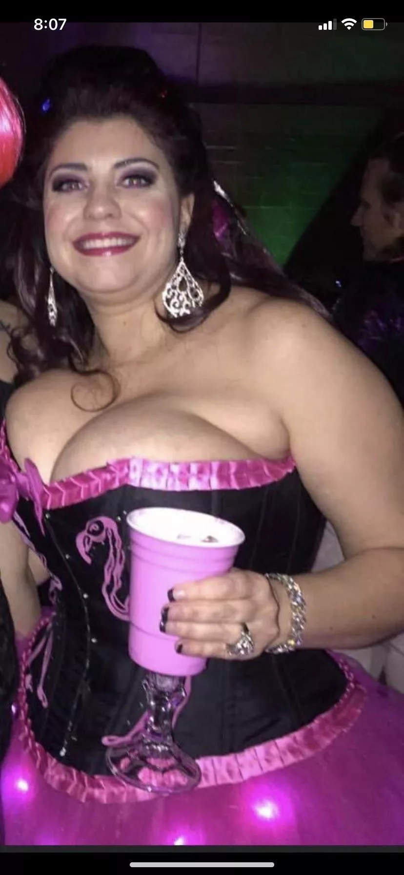 Looking for someone to sneak into my moms house and face fuck her preferably bbcs please posted by Boredasfsake