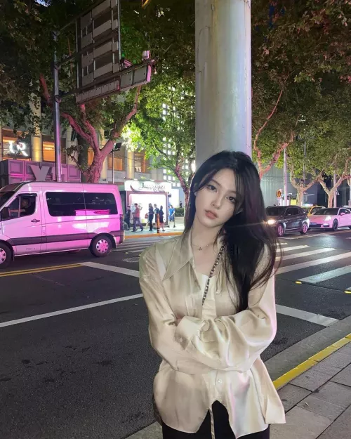 Looking pretty by _A-L_