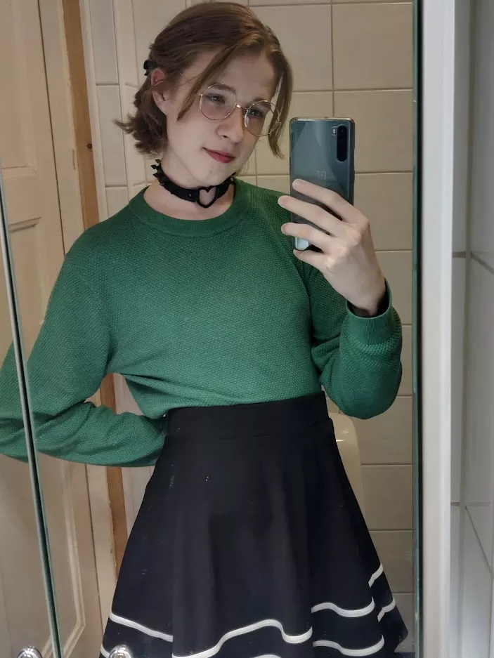 Looking pretty in green posted by OneAngryGaymer
