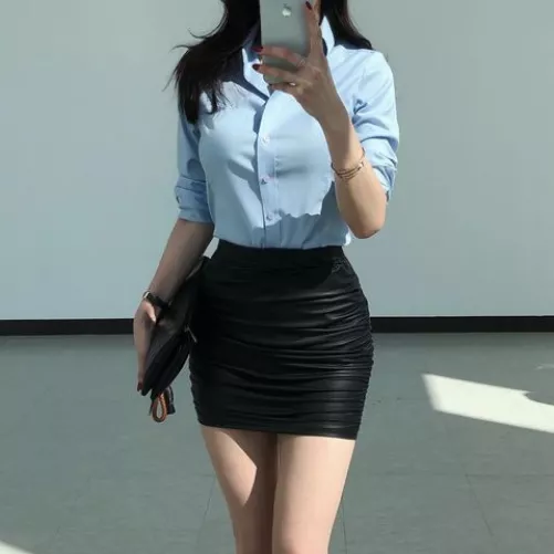 Looking sexy by _A-L_