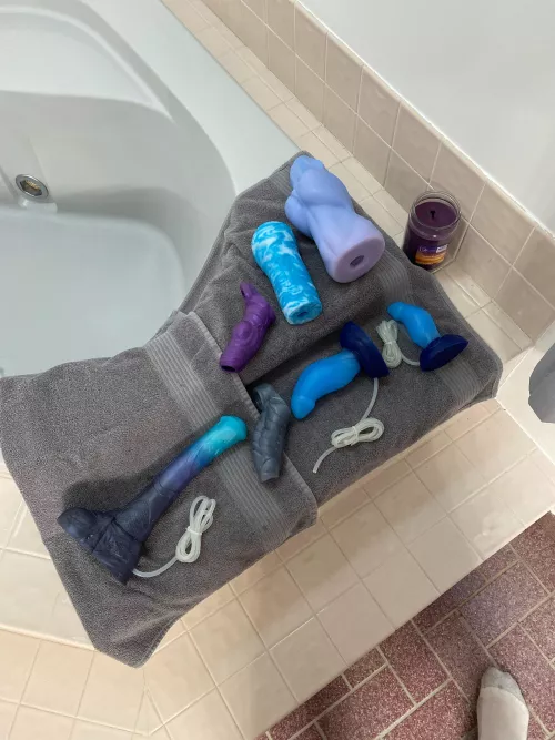 Looking to be a fun time tonight with the wife. Custom orders came in. S/S M/M blaze. M/M vector. Nix, Sofia, and flint and magnus sheath. by Material-Virus-136