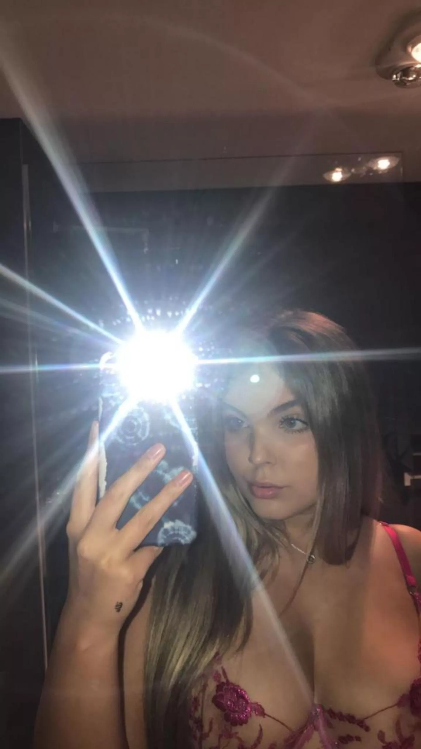 looking to fulfill any requests! feet pics 6.69$, barely legal😈 posted by hayhunOF