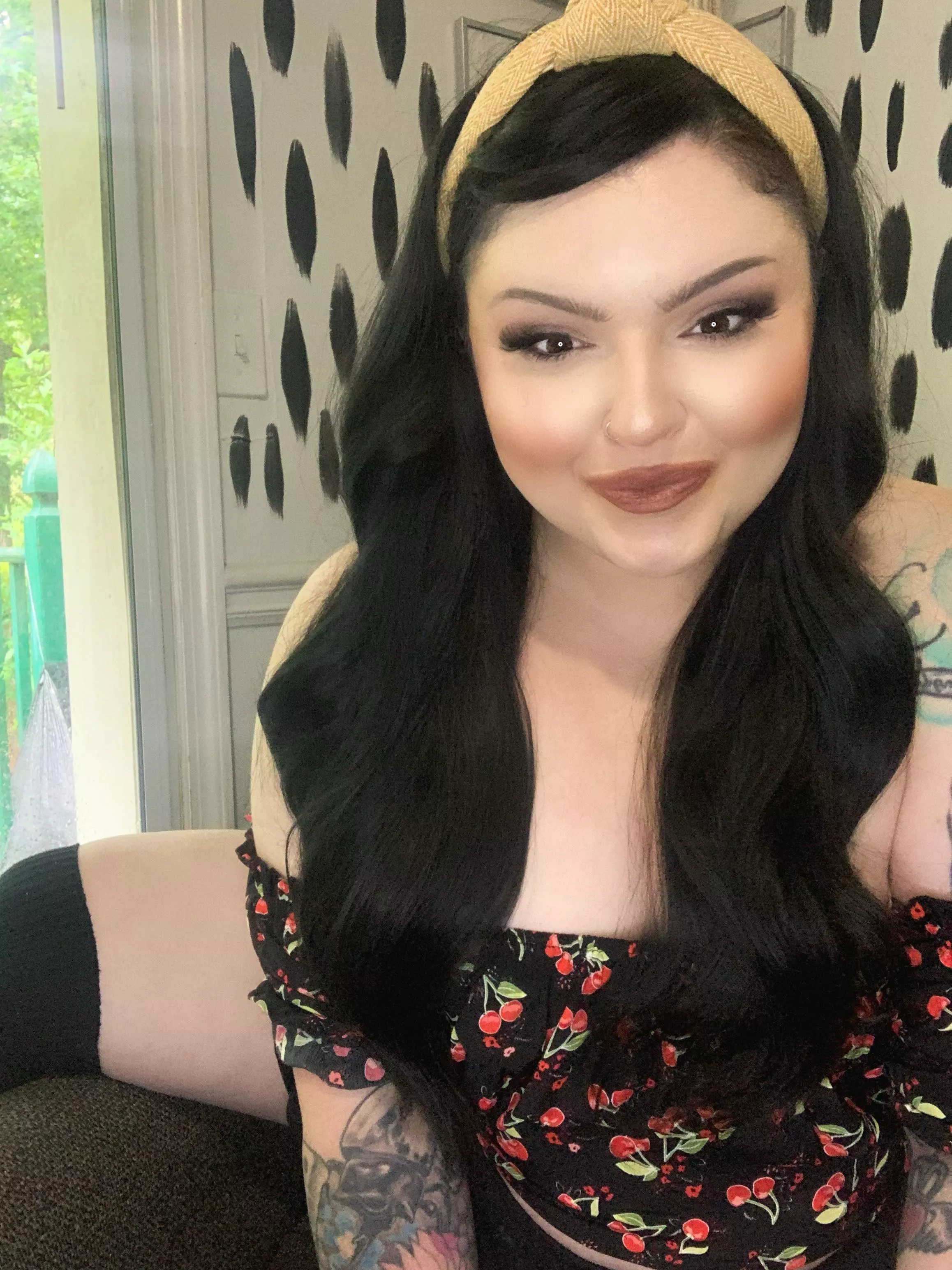 Looking to get my makeup messed up 😇 posted by Valentinapetrov