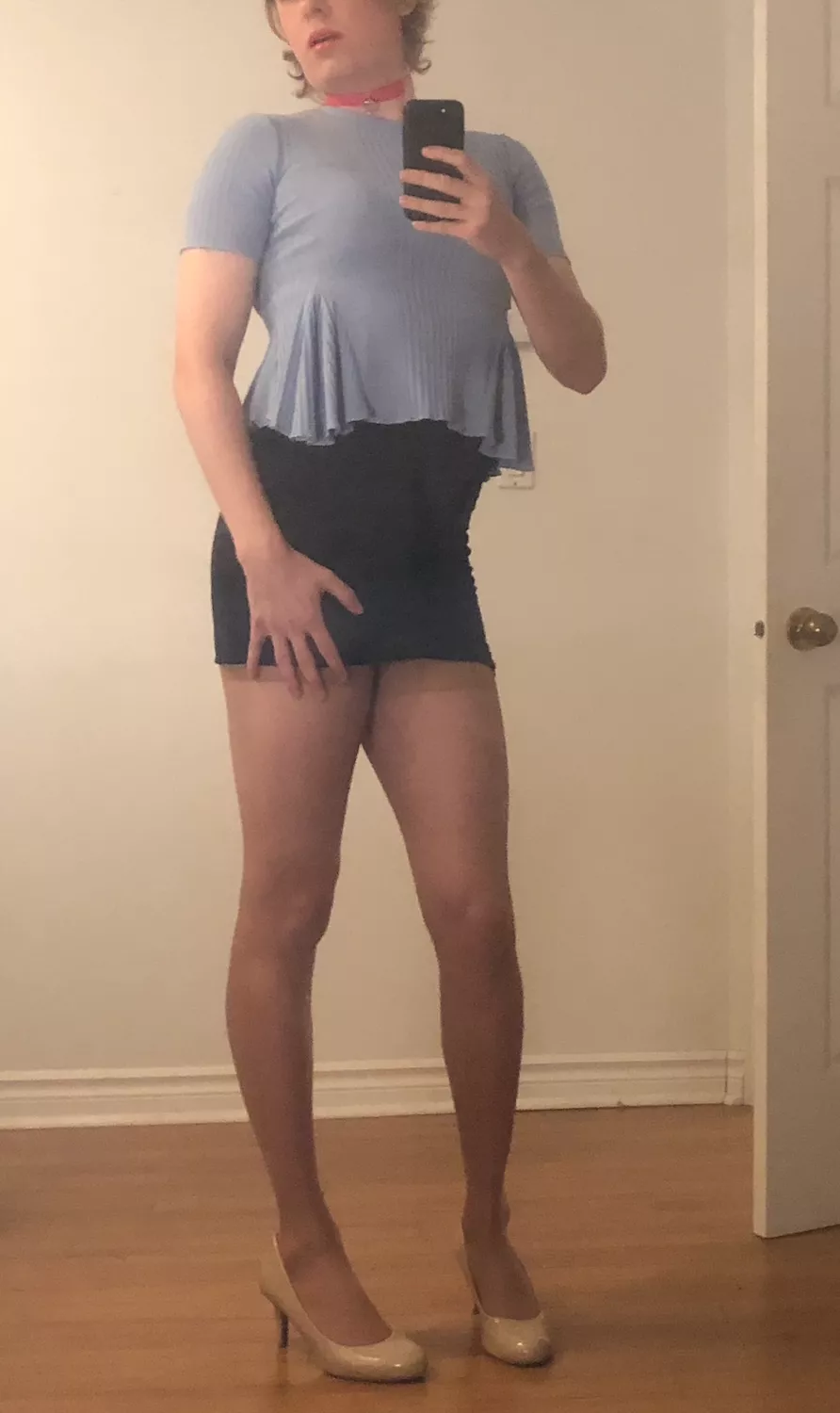 Looking to hire a personal secretary for your home office, Daddy? 💁🏼‍♀️ posted by BrigitteLaThot