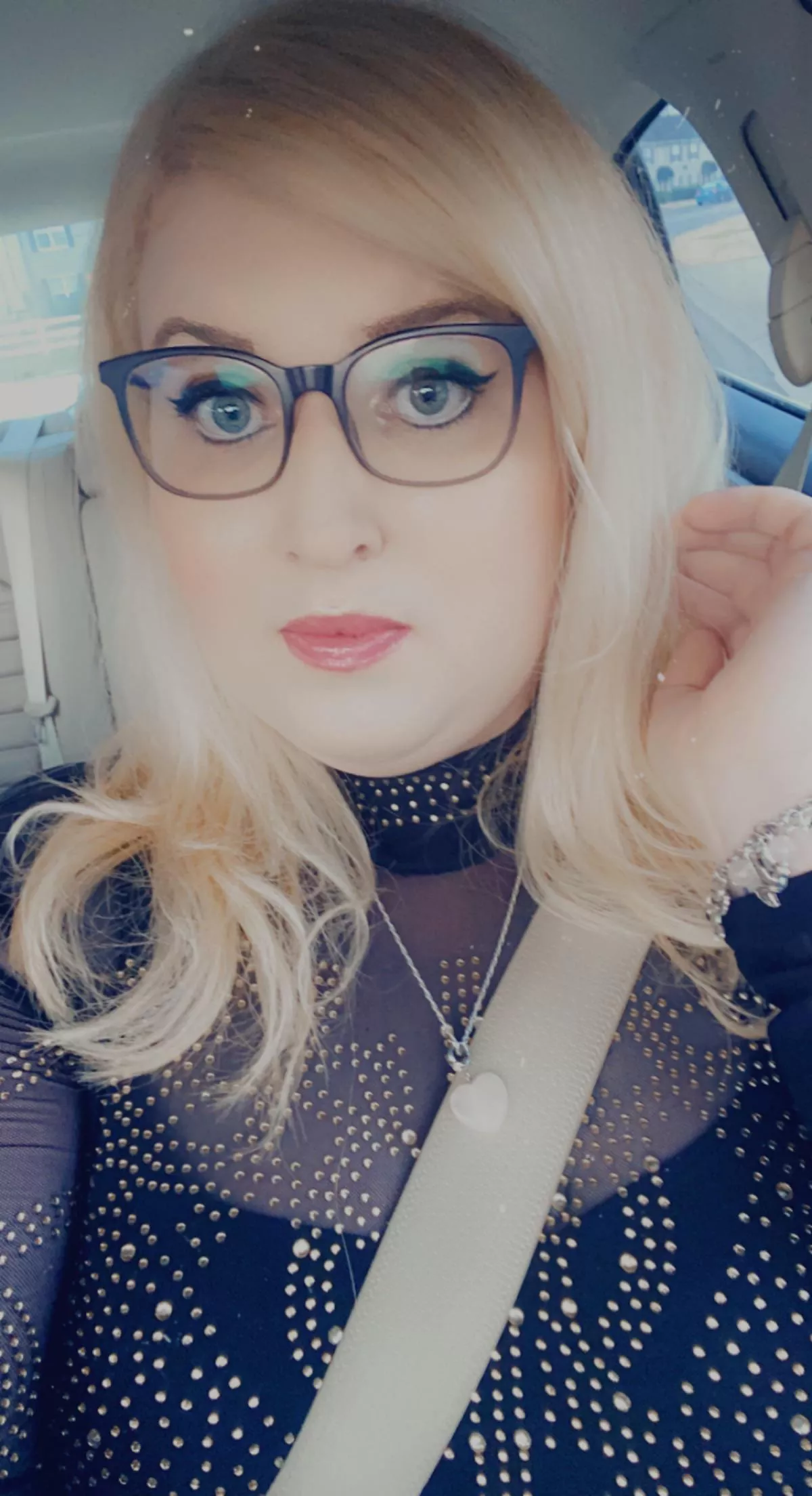 Looking to officially come out as a bimbo on all my social media! What should my pose and caption be? Can be humiliating and degrading, I just want everyone to know what I am posted by Loan_True