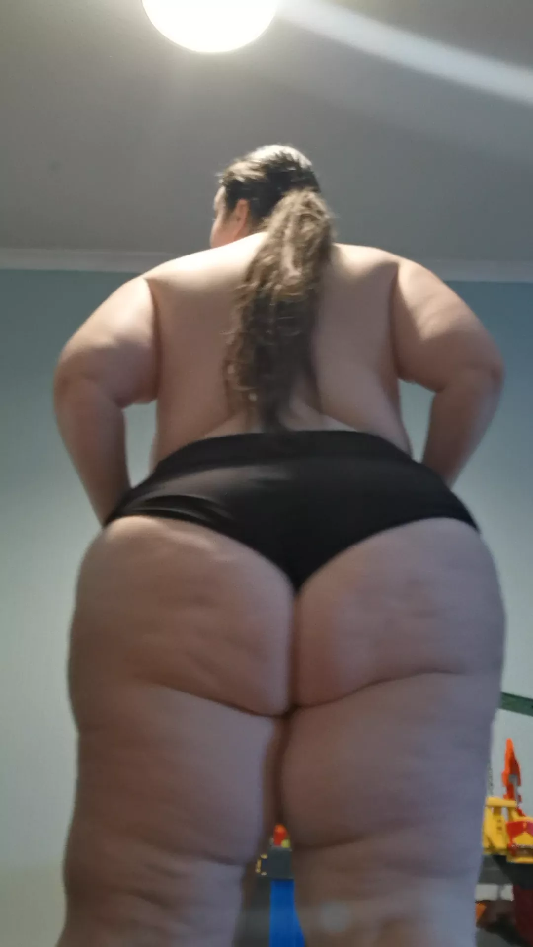 looking to worship a ssbbw this weekend look no further.. 😜 posted by CURVYCURVESEM