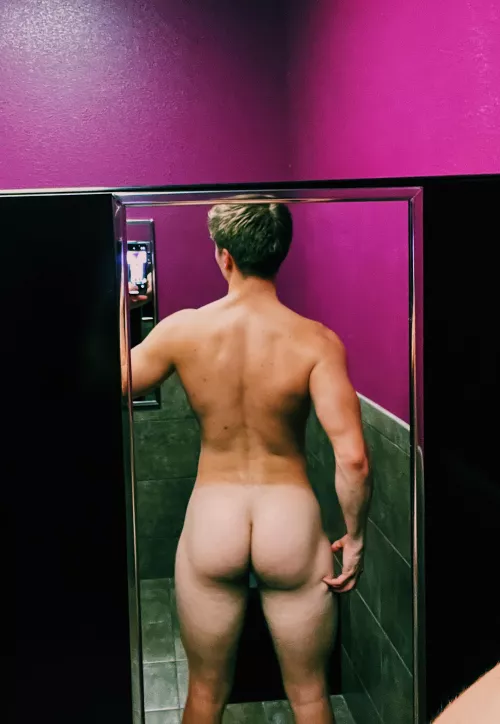 Looks like those squats really do pay off by Ariesthearchon