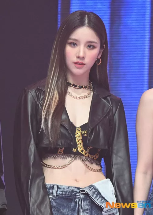 LOONA - Heejin by StrangeDuuude