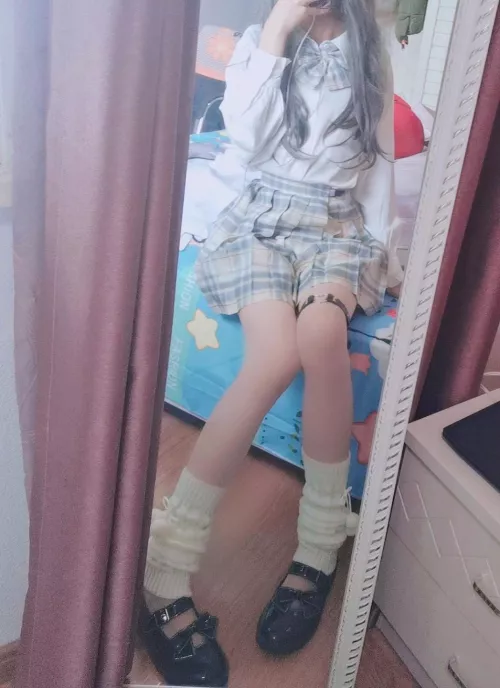 loose socks for that gyaru look 😝 by PinkLemon14