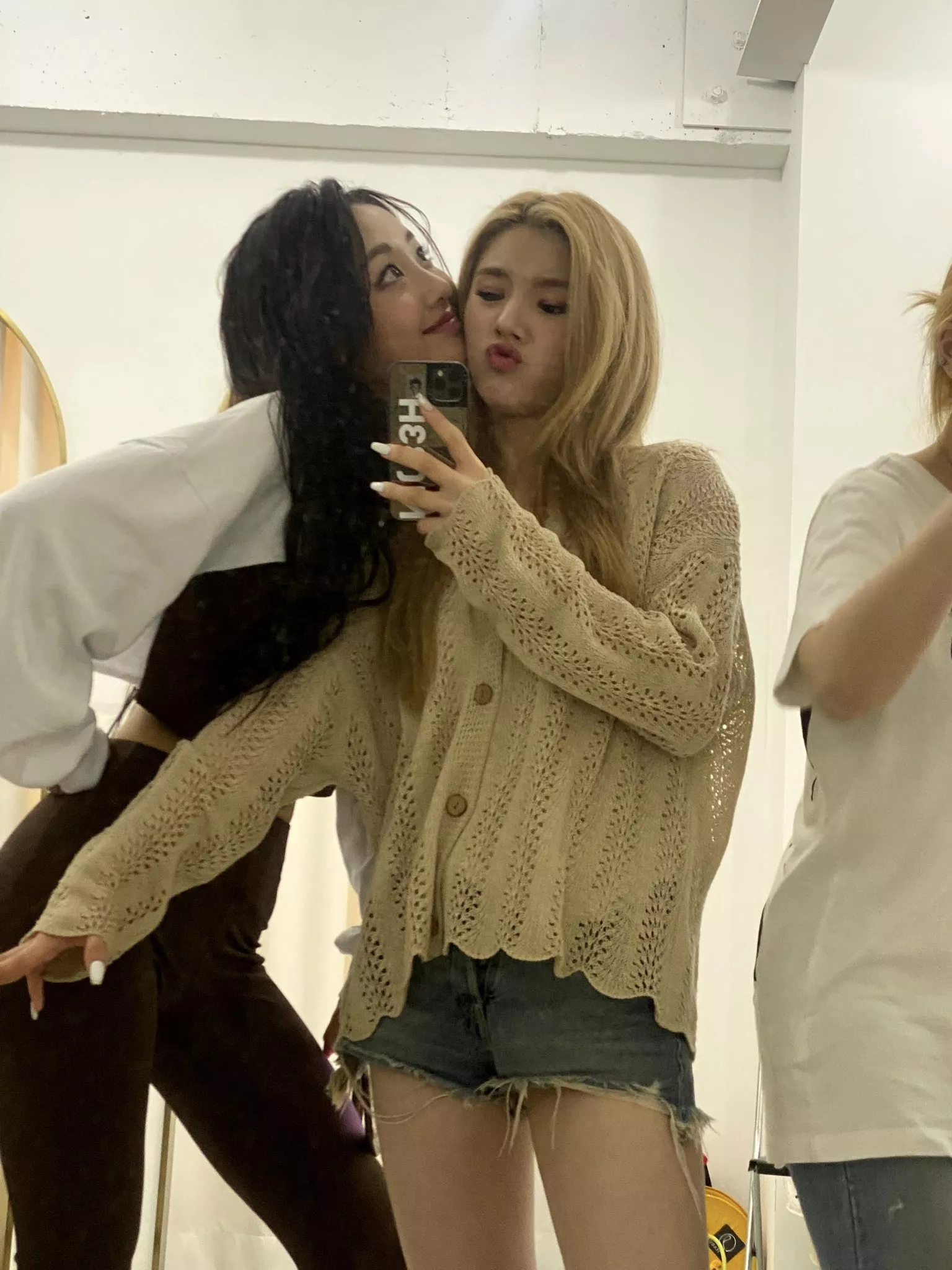 LOPNA - Yves, Heejin posted by Jean_yihe