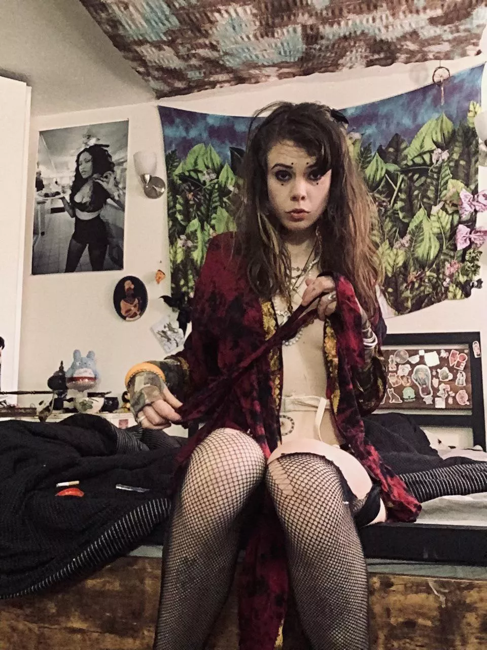 Losers don’t deserve pussy, they deserve chastity and kicks 😝 [domme] posted by GoddessOpheliaJones