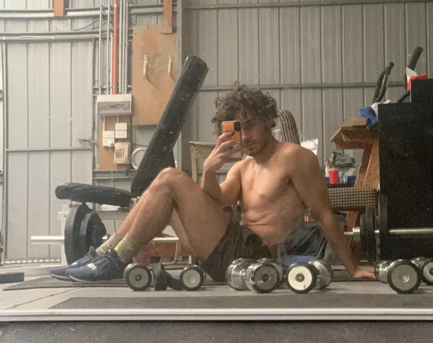 Love a home gym for shameless mirror selfies 🤳🏋🏽💪🏼 by Jaidenrope