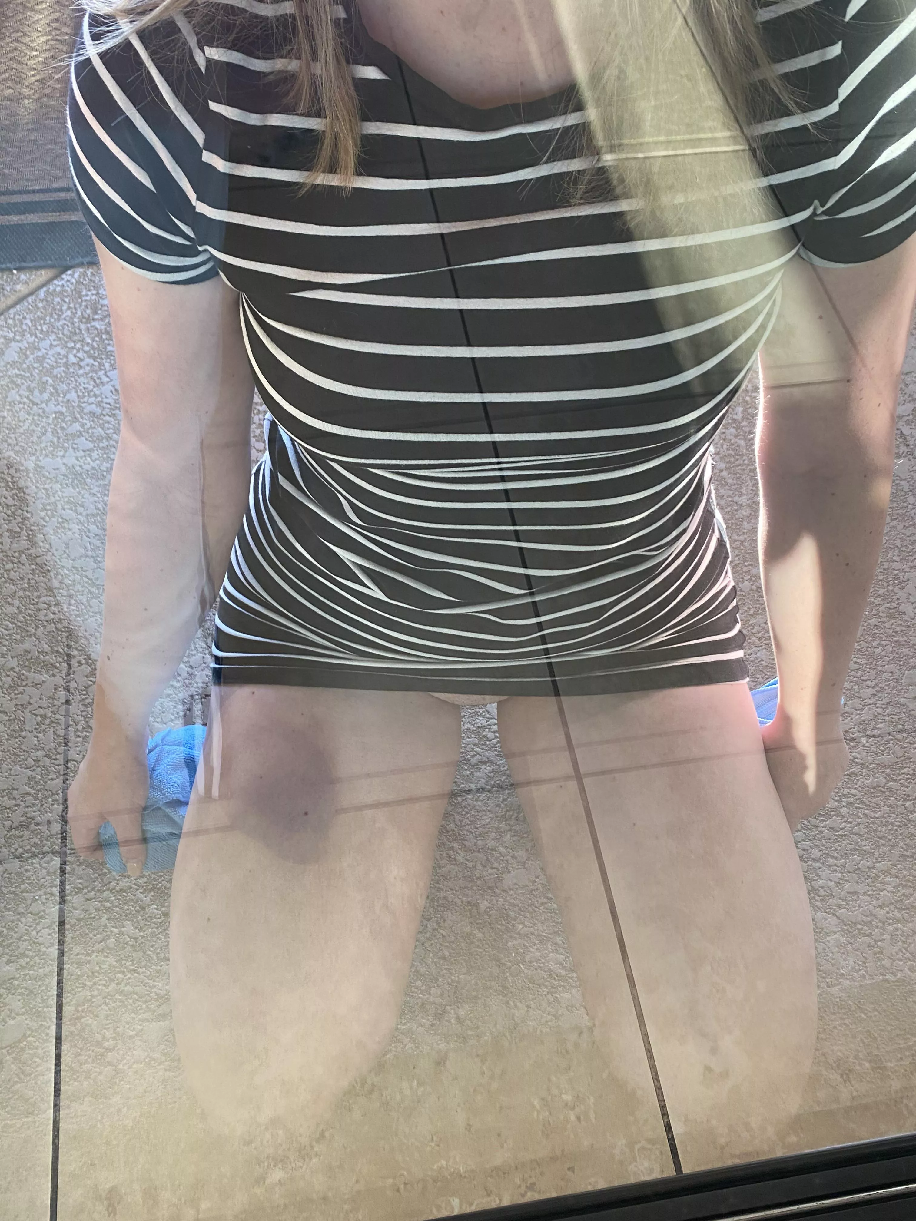 Love cleaning when the men are watching B 🏀 🍑 posted by paisleygrey