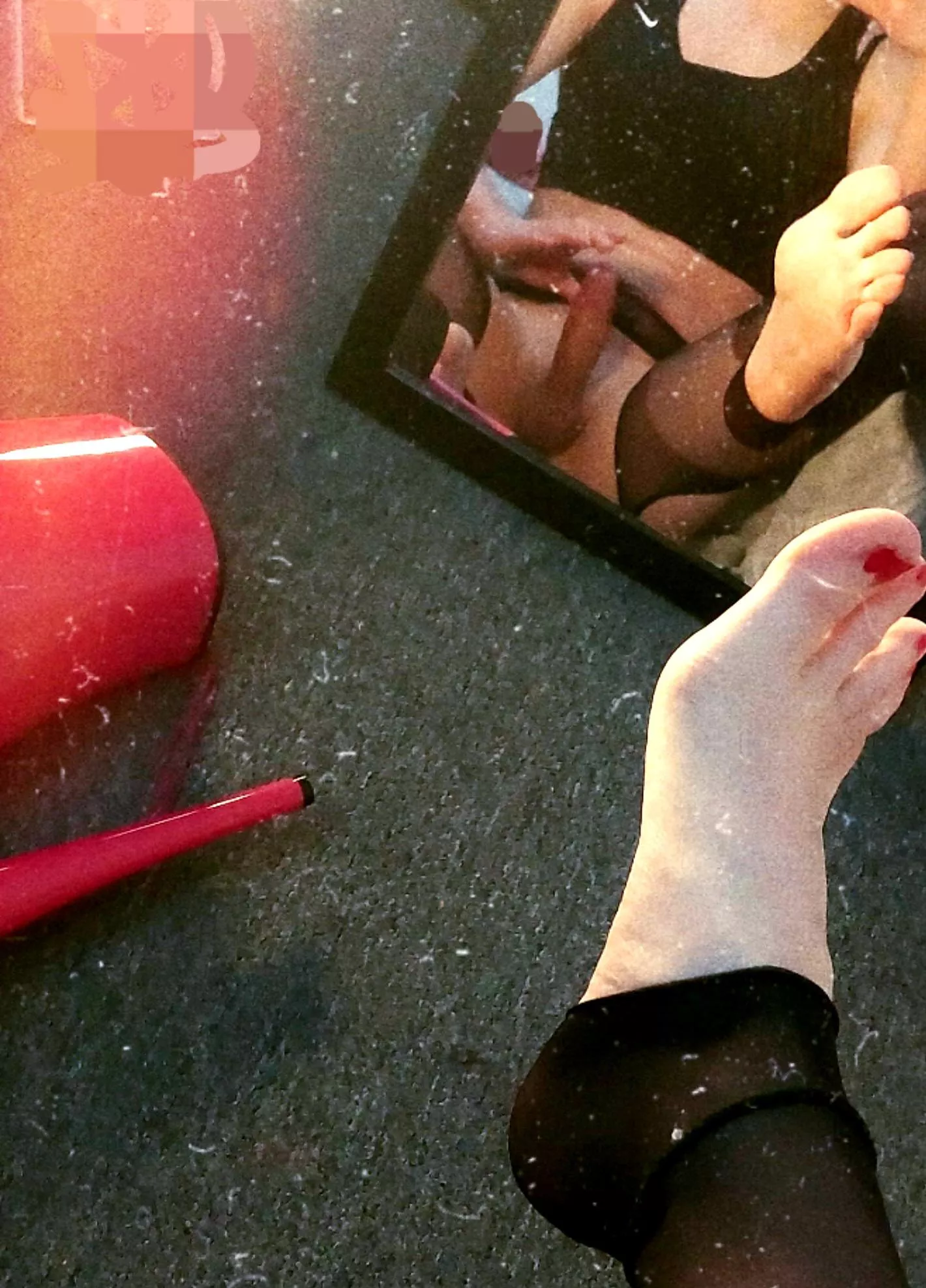 Love feet. Would you please a rub? posted by milda01