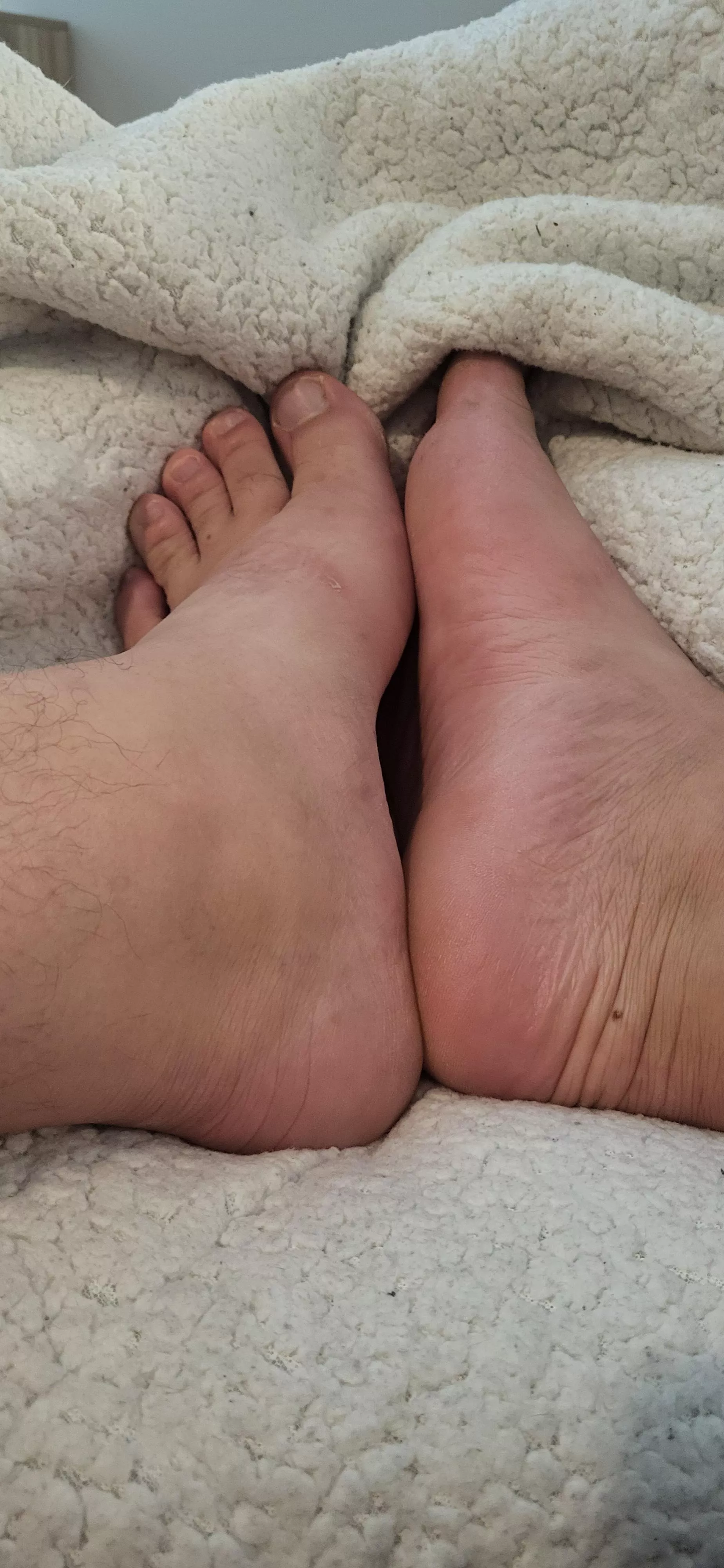 love how this blanket feels on my feet posted by bigfootboy1993