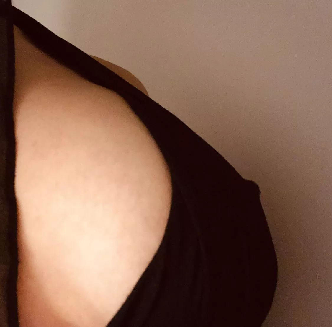 Love how this dress highlights my shape 🥰 posted by lapetitecoccinele