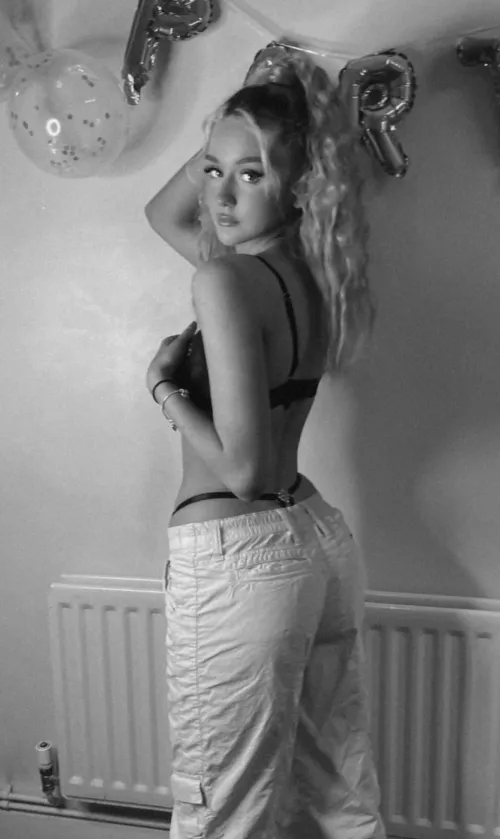 Love it when girls tease like this by ExternalLibrary8828