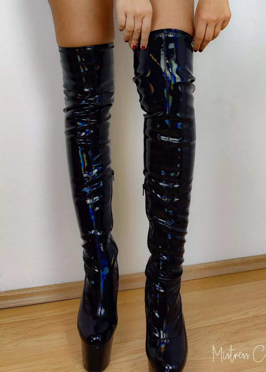 Love my new Overknees👠 posted by Mistress_Chloe_only