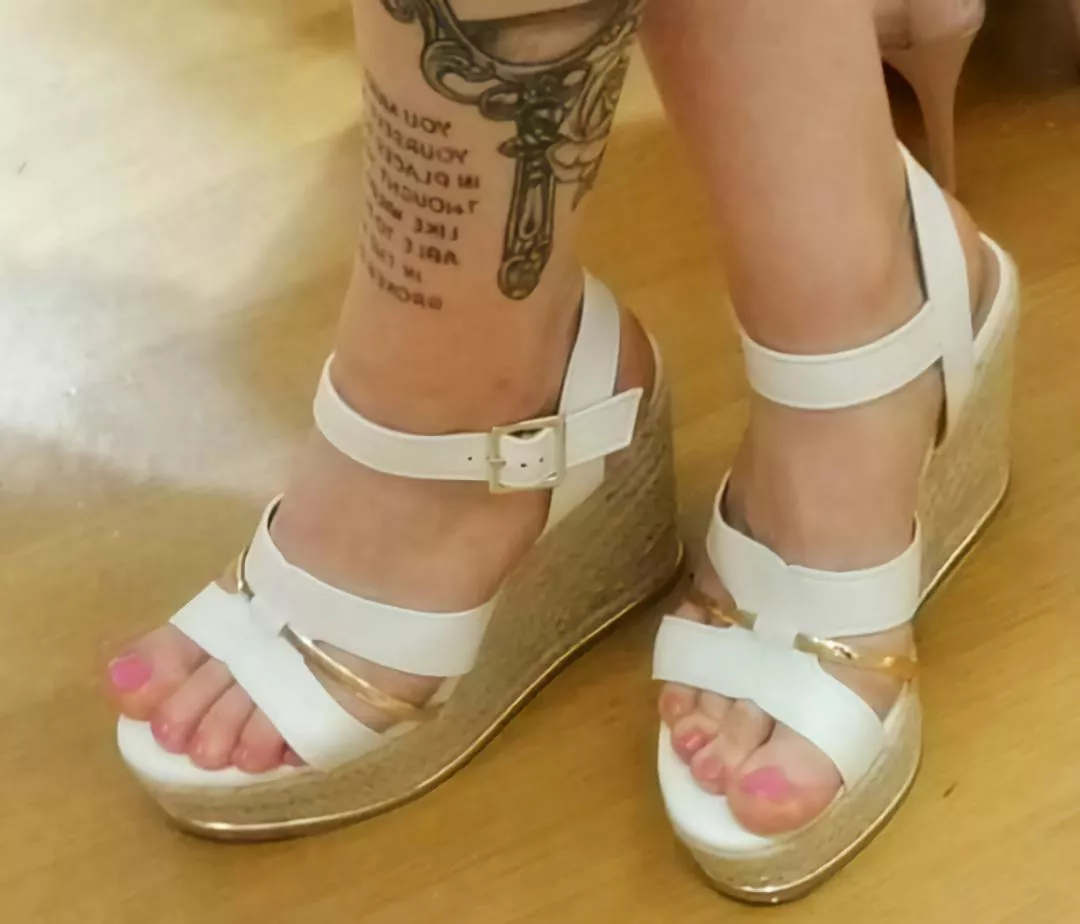 Love my pink toes in these wedges xx posted by lixxandrose69