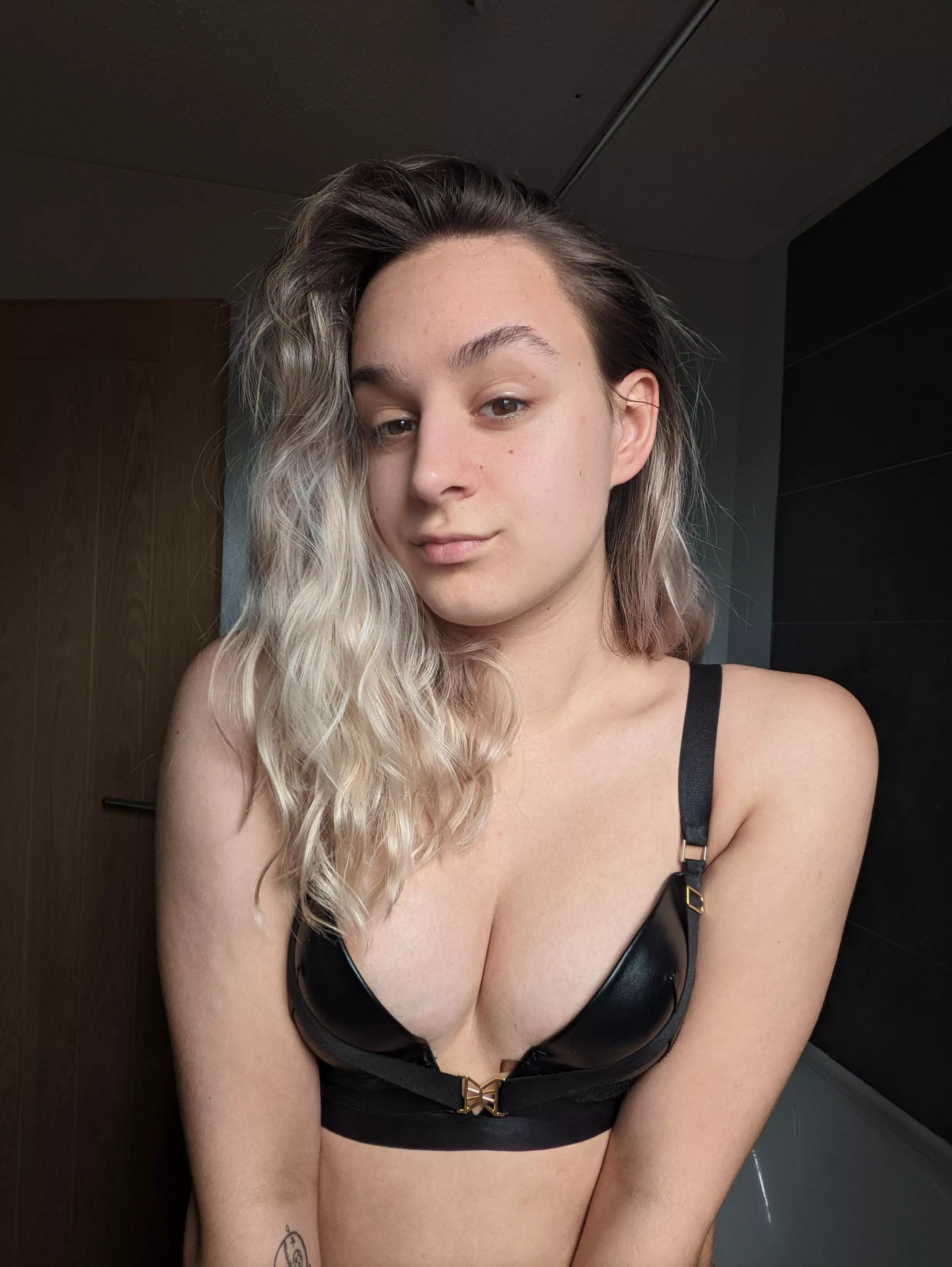 love my tits in this bra 🤤🤤 [ST] posted by Goth__Kitten