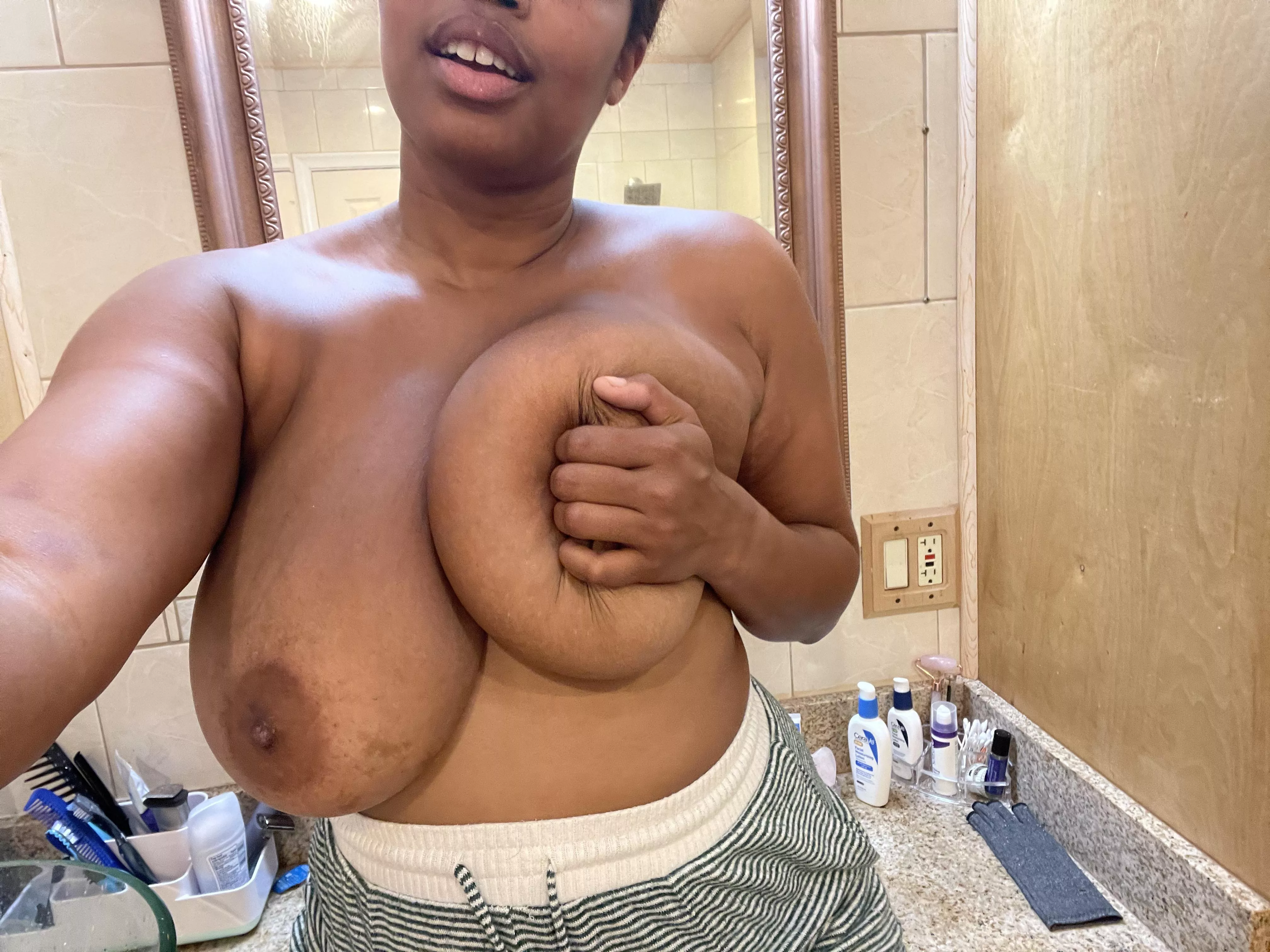 Love Reading Your Fantasies in Public & Getting Excited. Send One and Don’t Shy Away From the Details…. posted by jazzie_11