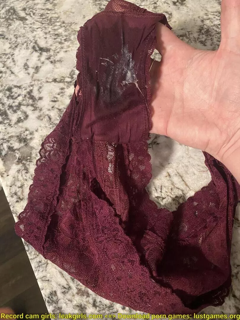 Love stezling my roommates girlfriends panties posted by Lumpy-Jello5913