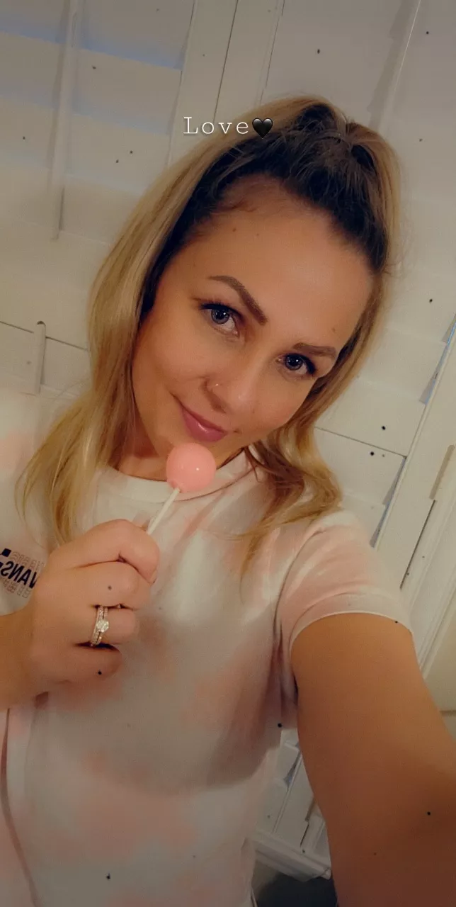 love sucking on my lollipop posted by Sweetheart_vixen