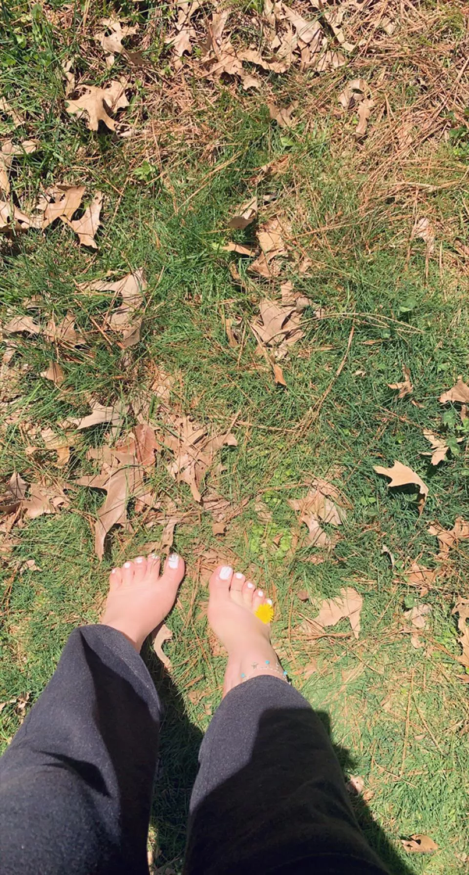 Love the grass between my toes 🦶🏼 posted by Designer-Flower-806