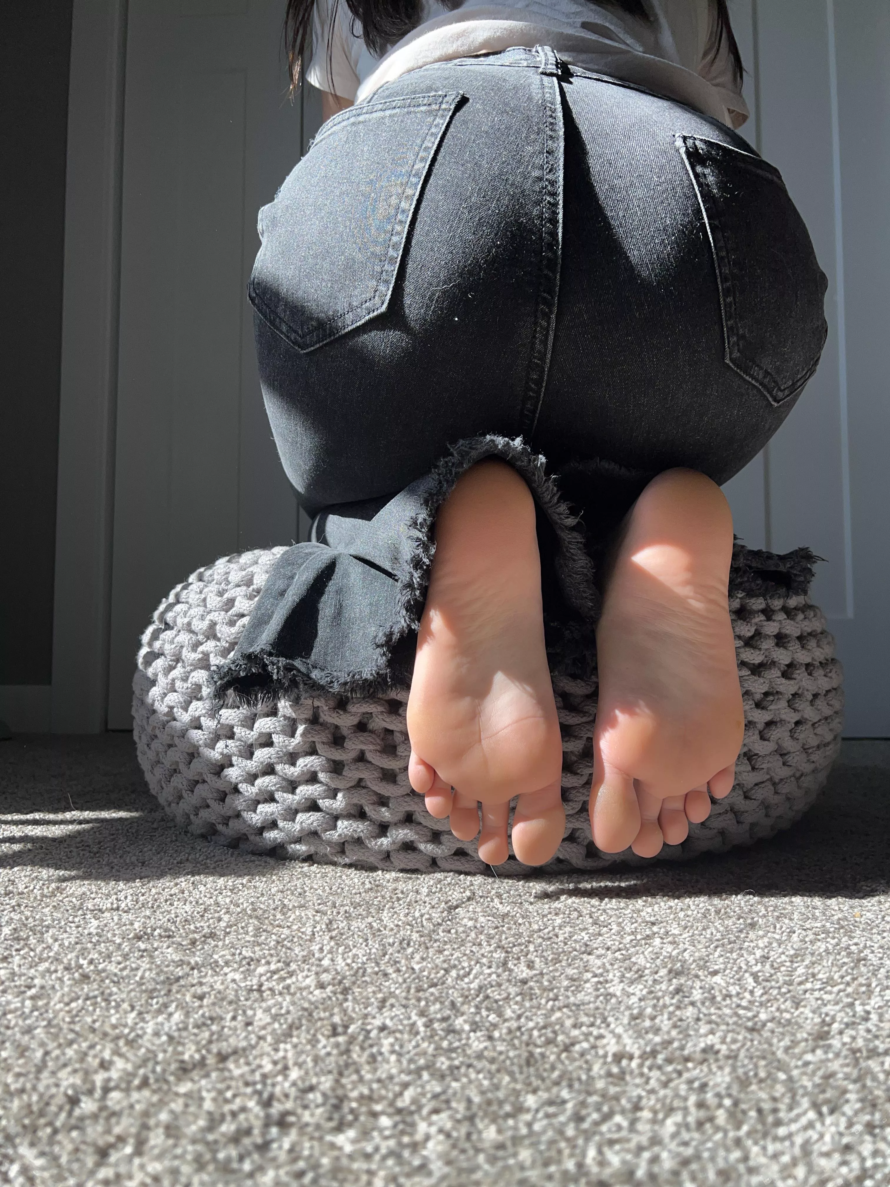 Love the way the 🌞 feels on my feet!! posted by RoseSoles11