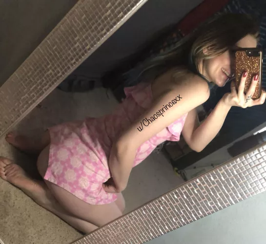 Love the way this lil dress shows off my booty😋 by Chaosprincexx