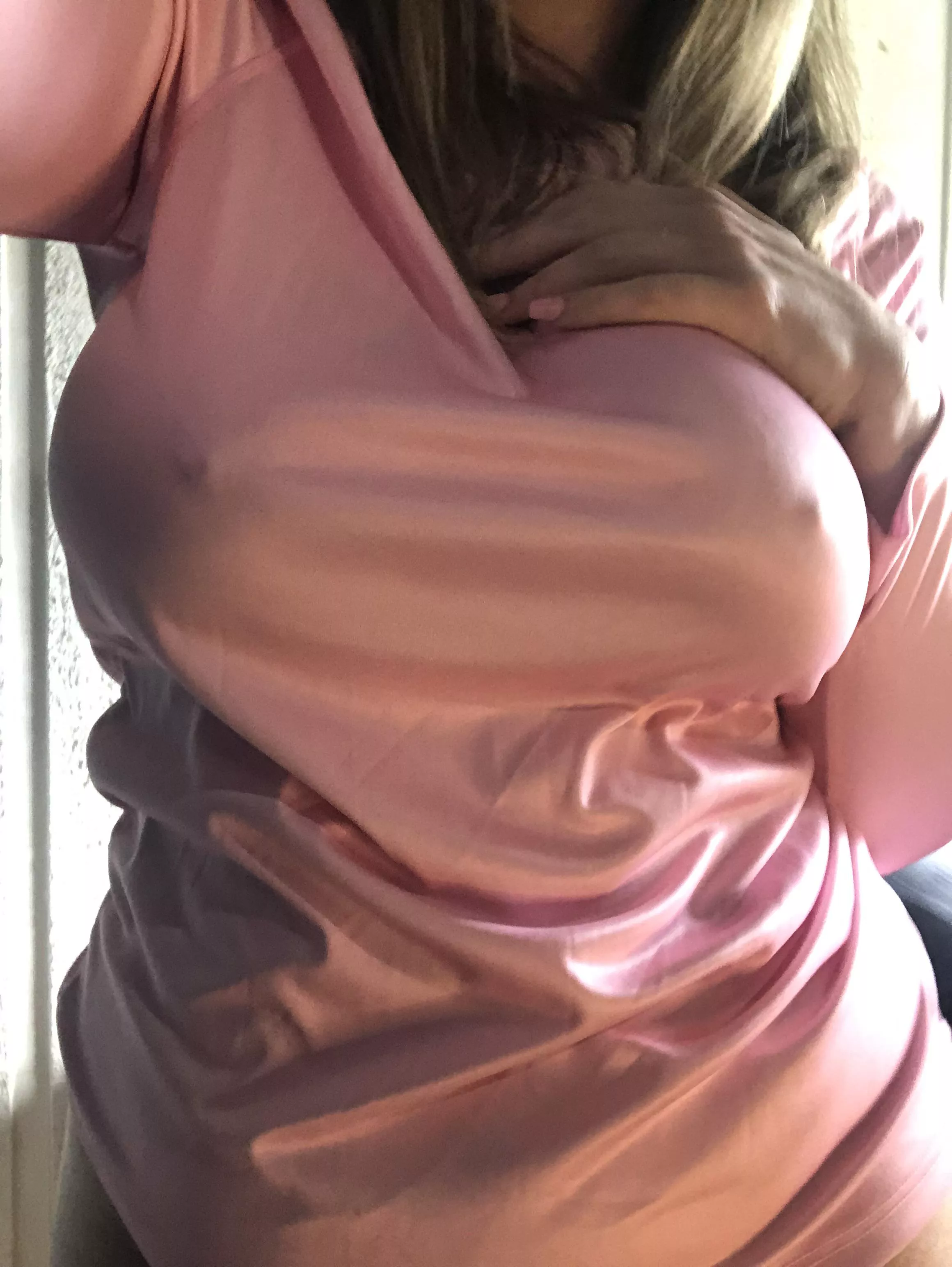 Love the way this shirt shows my nipples!! 🤤🤤🤤 posted by kaylynn001