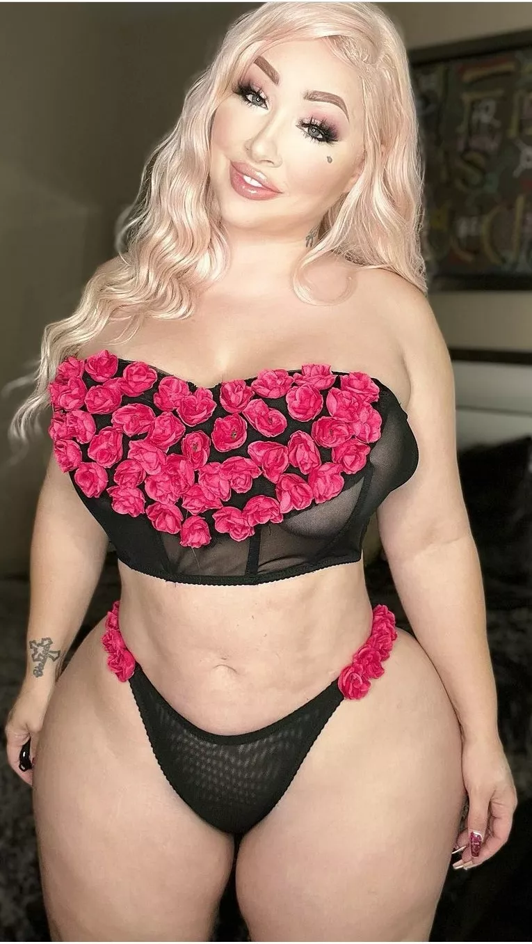 Love thicker bimbos posted by HerPooperisMine