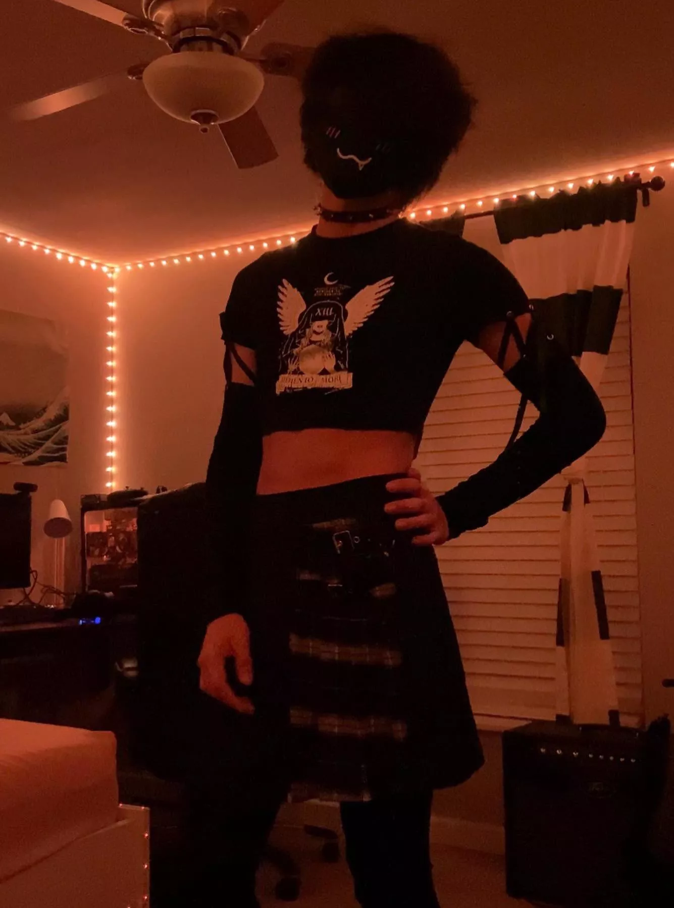 Love this crop top!!! 👀 posted by Upset_Tip_46