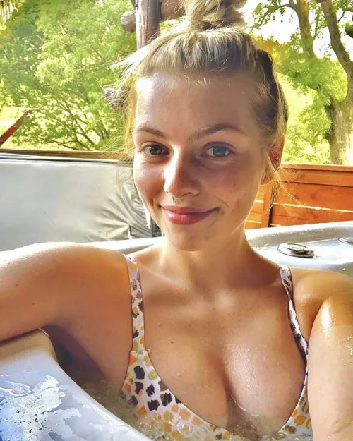 Love to see a stud’s dick between her tits 😈 DM or Kik lozzalover69 by lozzalover69