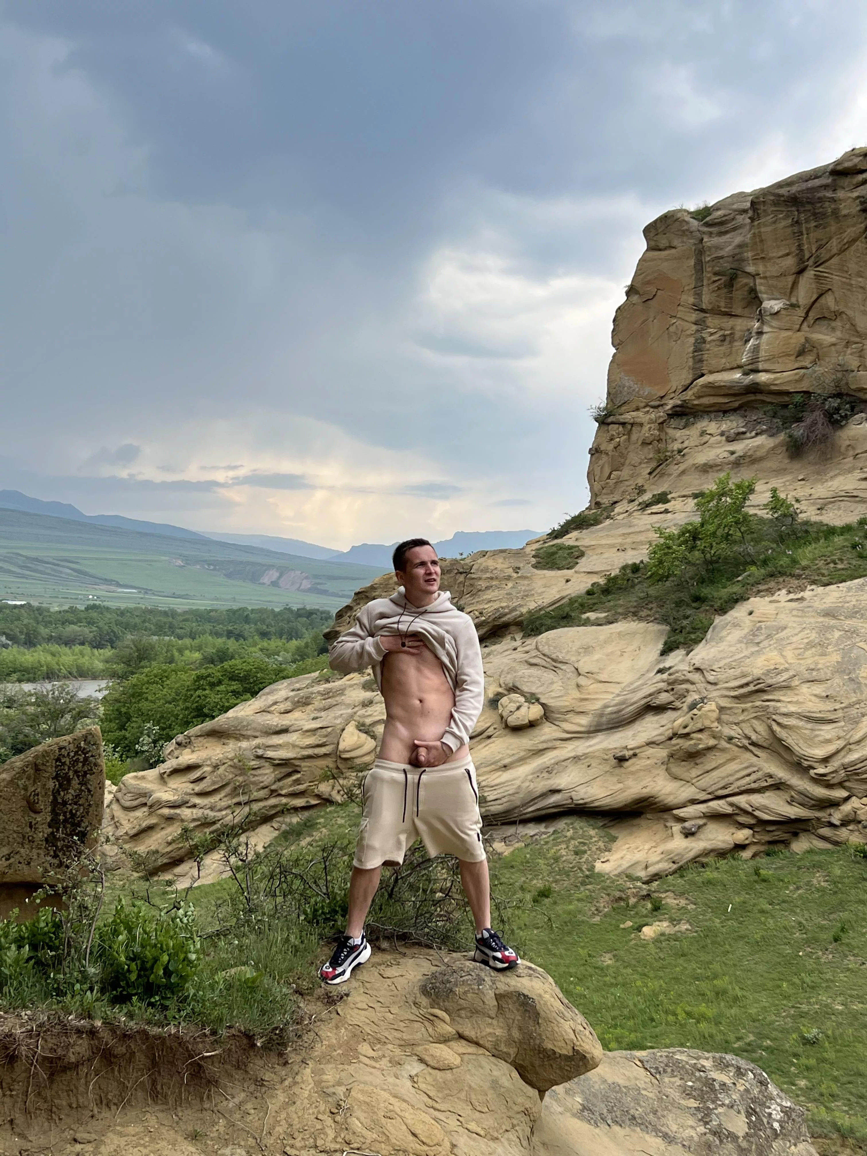 love to travel and take sexy photos and videos outside. sometimes it's so dangerous and horny posted by Serugay