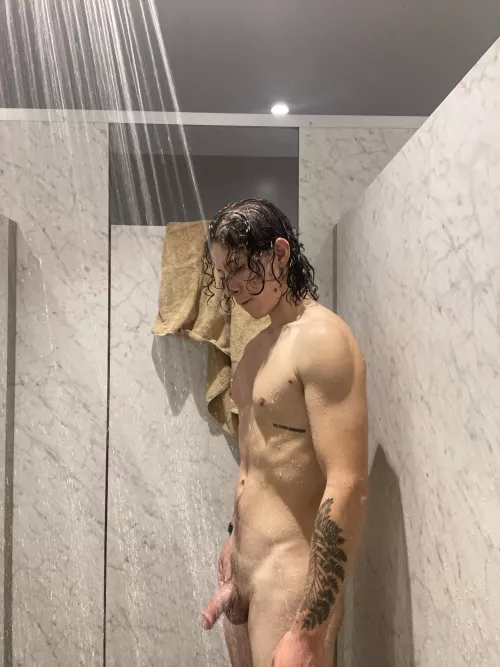 Love walking around nude in confidence by Dark_Waffel