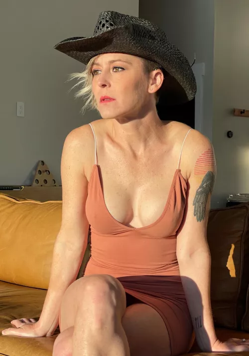 love wearing big hats! by caracorina