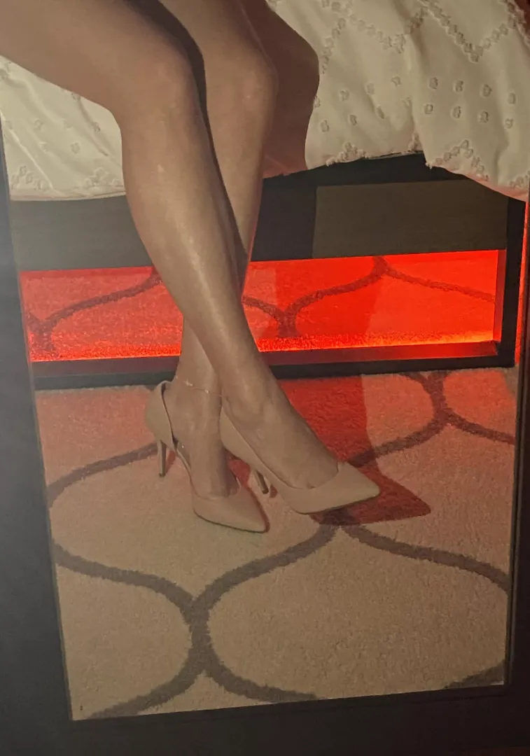 Love wearing my heels in bed 😈👠 posted by SoleQueen1228
