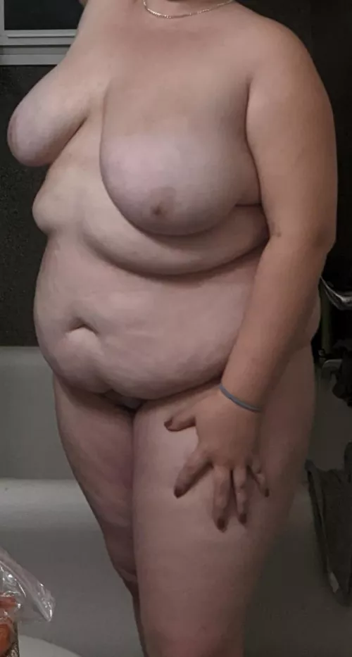 loving my curves tonight by SadDragon94