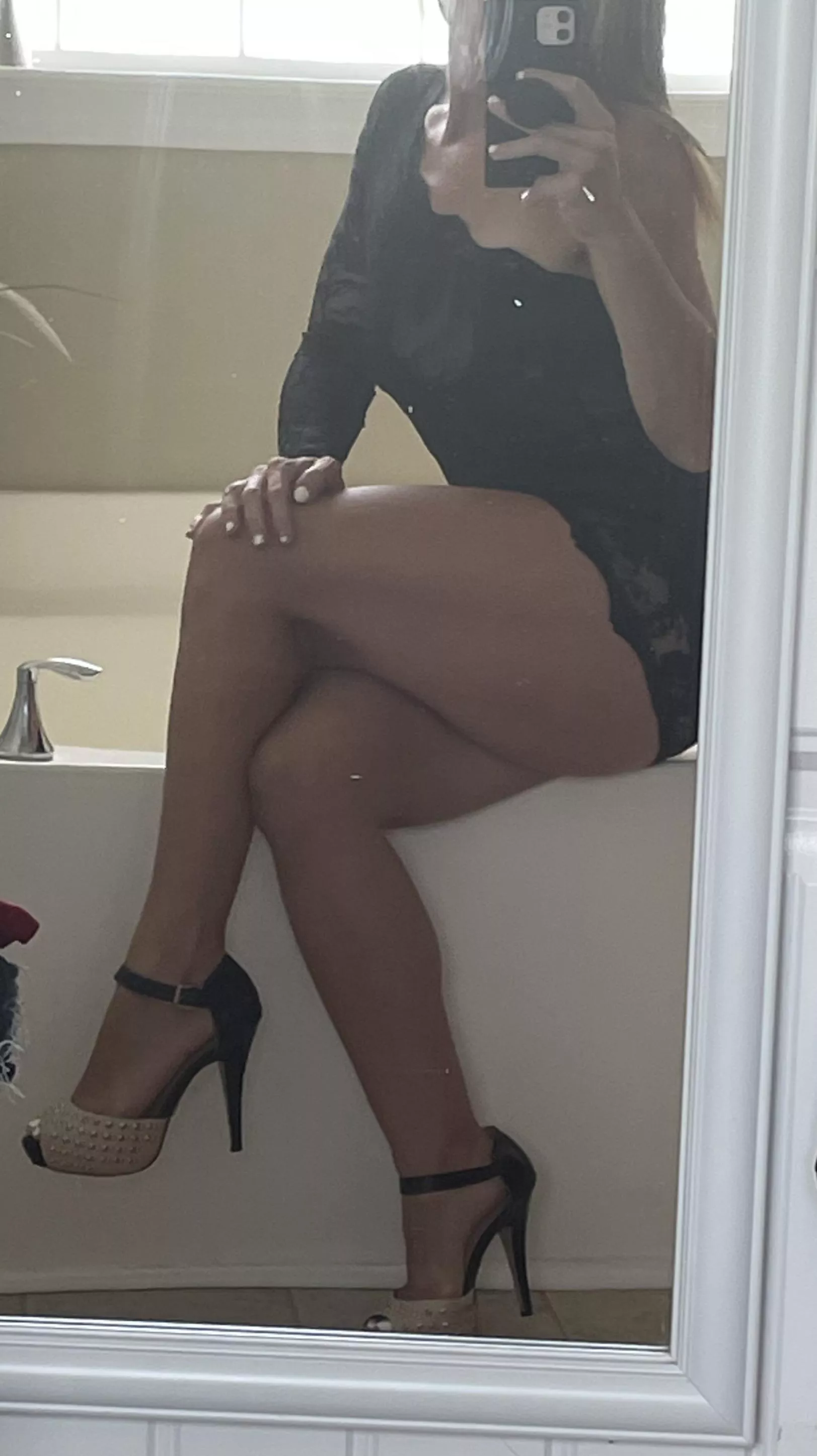Loving my legs posted by feelingpretty2
