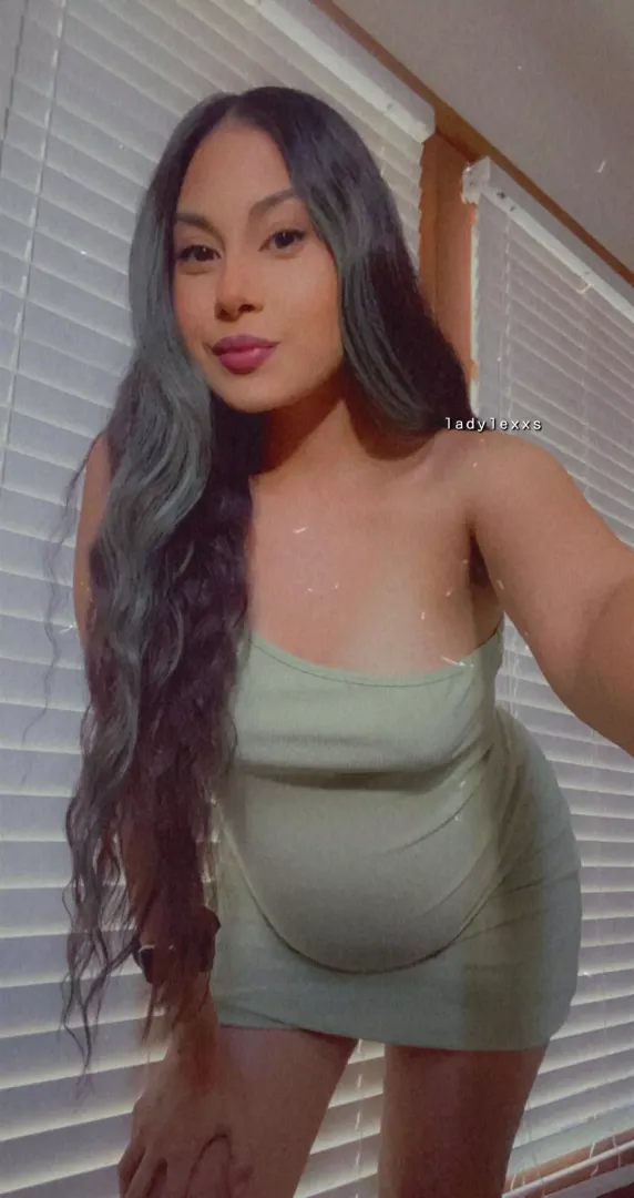 Loving my round pregnant belly ♥️✨ by kittymeowsour
