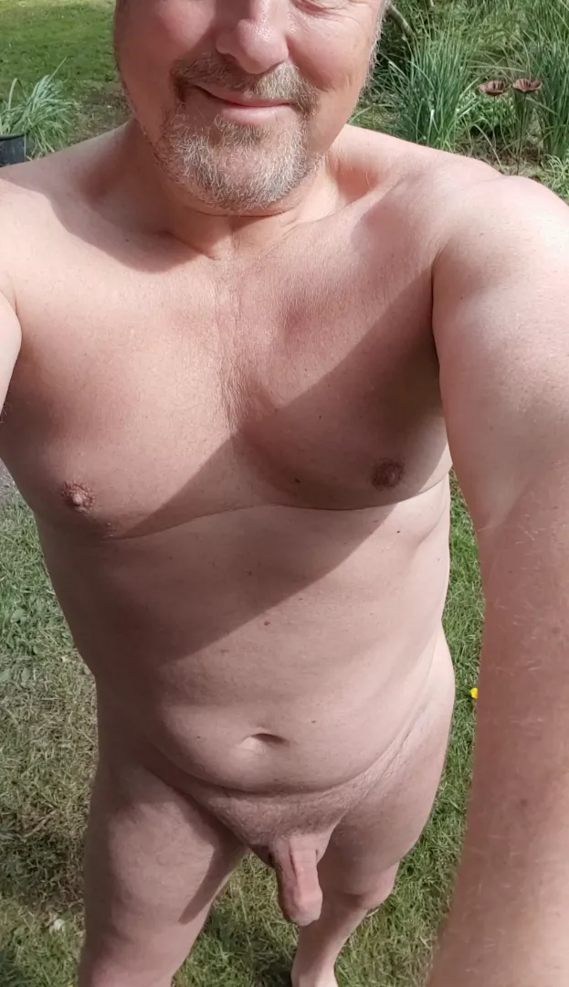 Loving my UK summer freedom, who else is stripping off in tjeir garden? (M) posted by Turner111