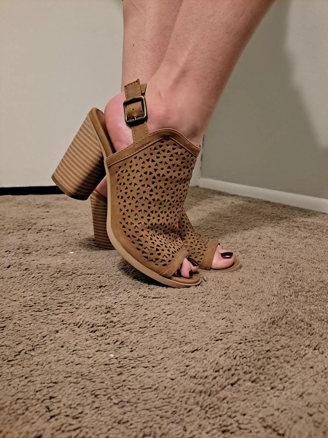 loving the nude posted by hotfeet93