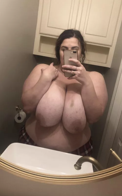 low enough for you? 🥹👉🏼👈🏼💗 by bigtit_tiff