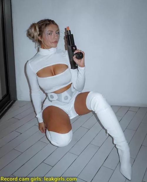 Lria by TravelsAndFucks