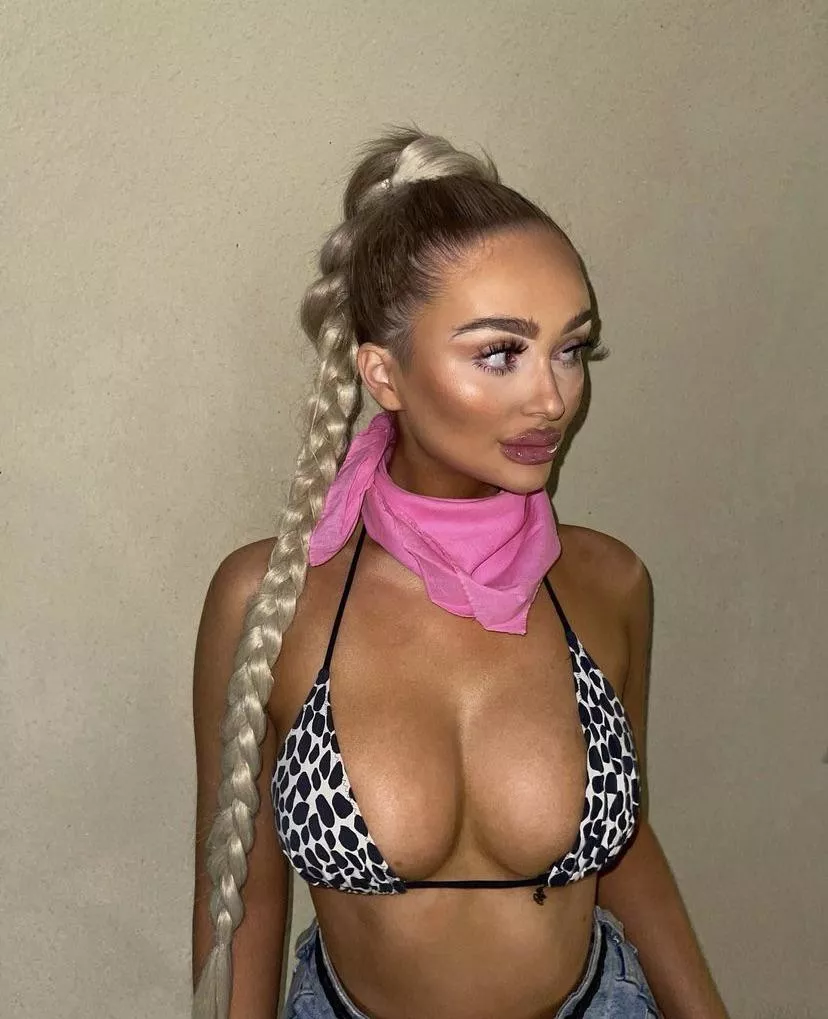 Lucie posted by pingustan